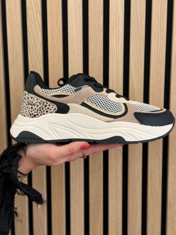 Sneakers white with beige combination