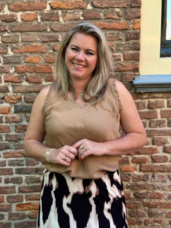 Top Nena camel