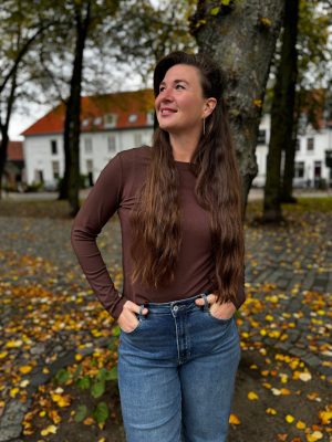 Basic top Kyra bruin