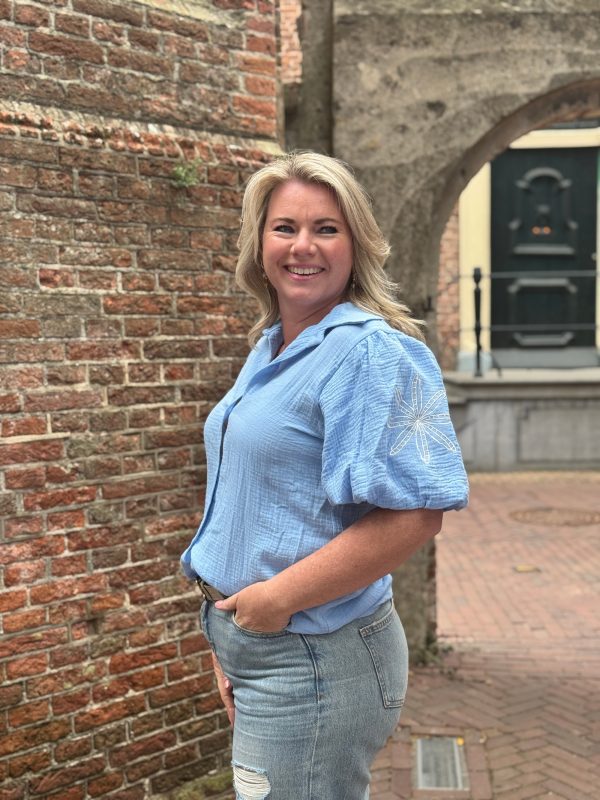 Blouse borduur lichtblauw