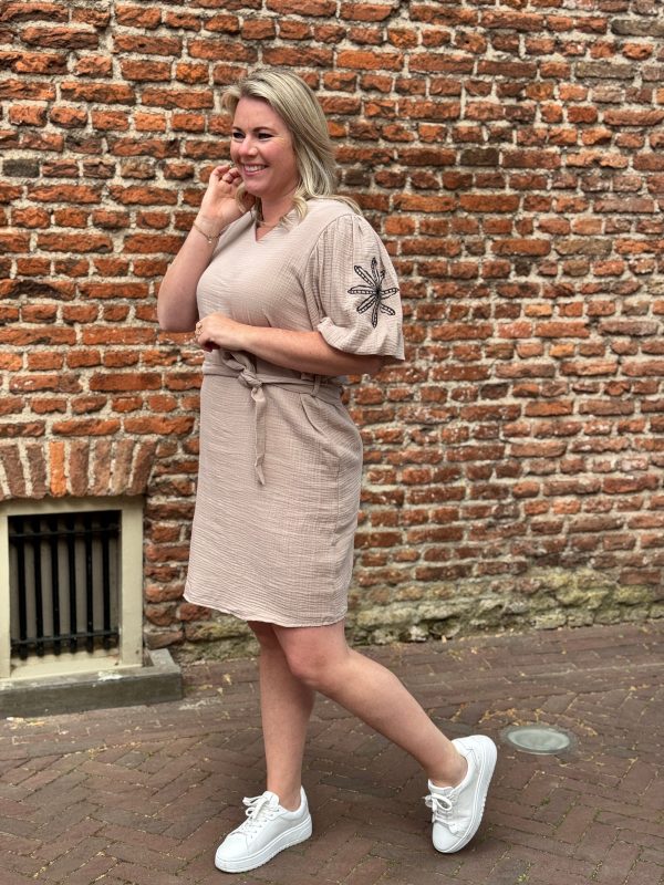 Jurk Amy borduur beige