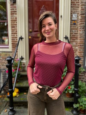 Mesh top Wieke bordeaux met studs