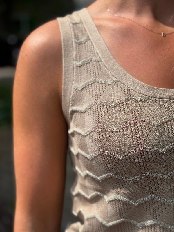 Topje mouwloos zigzag taupe - Afbeelding 2