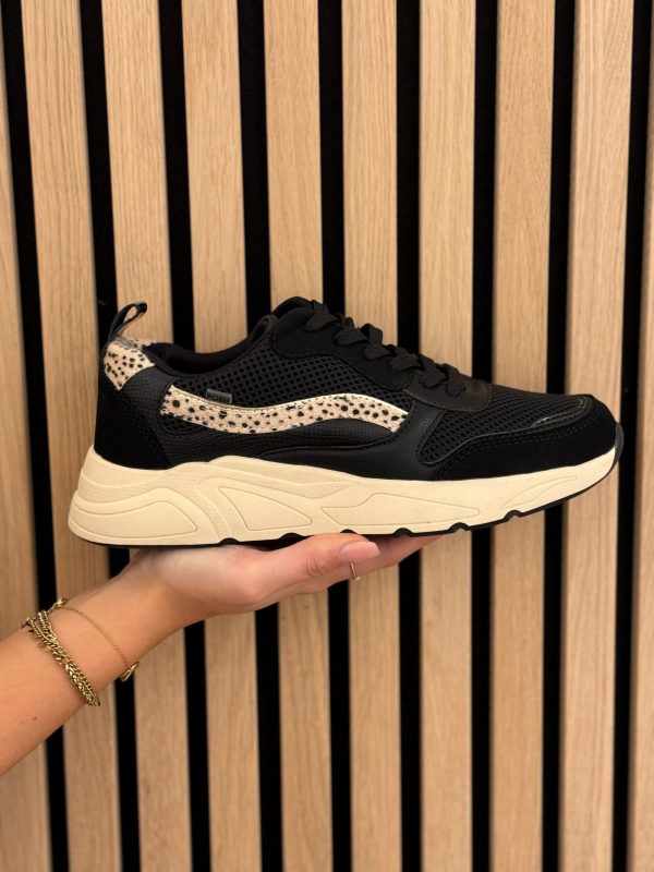 Sneakers black