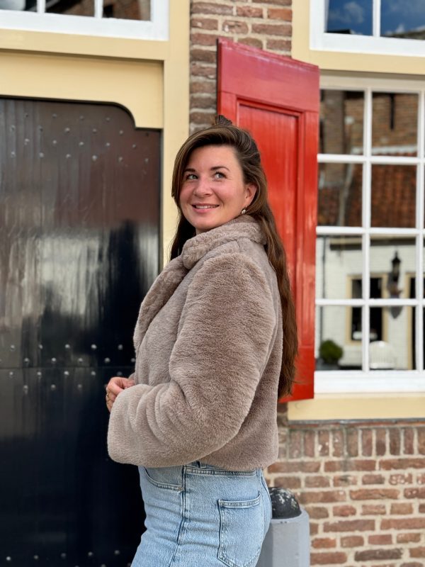 Fluffy jasje taupe - Afbeelding 4