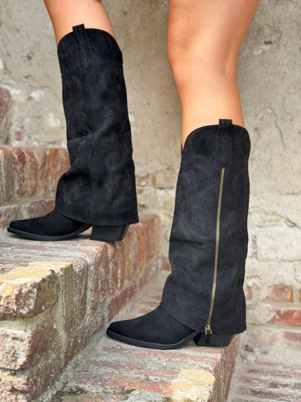 Laars Kaya black suede