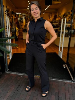 Travelstof jumpsuit mouwloos zwart