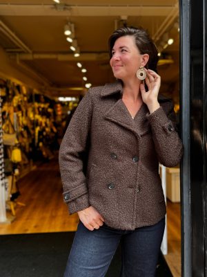 Bouclé jas Marit bruin kort