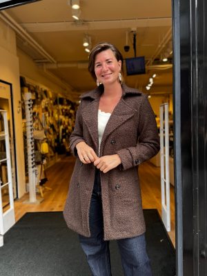 Bouclé jas Marit bruin lang