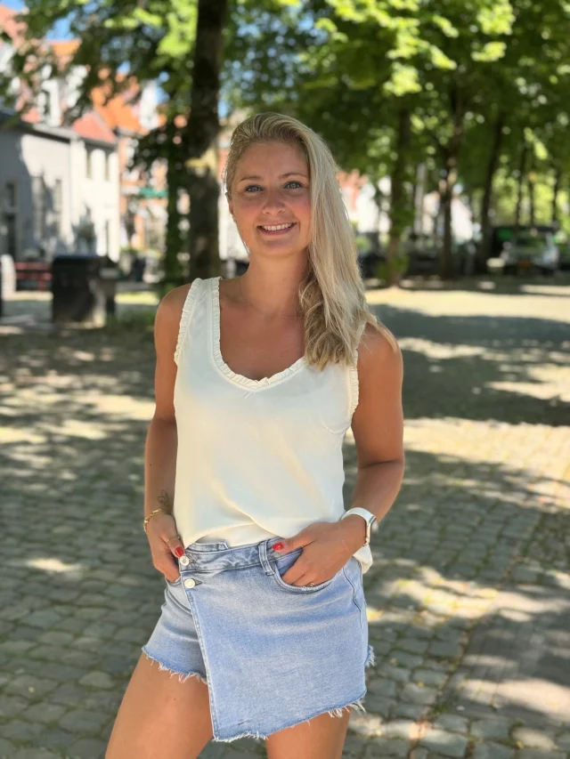 Ennn... ook vandaag hebben we weer echt te leuke items online gezet 😏😍 We zijn constant op de achtergrond druk bezig 🙈 Dus neem snel een kijkje op onze pagina vol met nieuwe collectie 💃🛍✨ www.trendzonline.nl/nieuwe-collectie