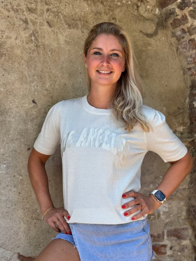 Shirtje LA 🌼🌸 Heel leuk luchtig shirtje met een klein glittertje! Je shopt 'm voor maar €19,95 🥳🩵 www.trendzonline.nl/shirtje-la-blauw
🤍 www.trendzonline.nl/shirtje-la-wit-zilver
🤎 www.trendzonline.nl/shirtje-la-beige-goud