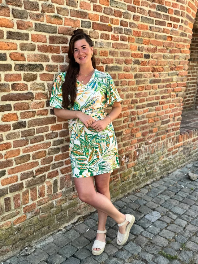 JURKJE ANGELA 👗☀ Hij is er in 2 soorten, en elk soort heeft weer een paar kleuren! Snap je 'm nog? 😜 Dit is print Tropical en die is er in het groen, blauw en rood! Welke heeft jouw voorkeur?❤️ www.trendzonline.nl/jurkje-angela-tropical-rood
💙 www.trendzonline.nl/jurkje-angela-tropical-blauw
💚 www.trendzonline.nl/jurkje-angela-tropical-groen