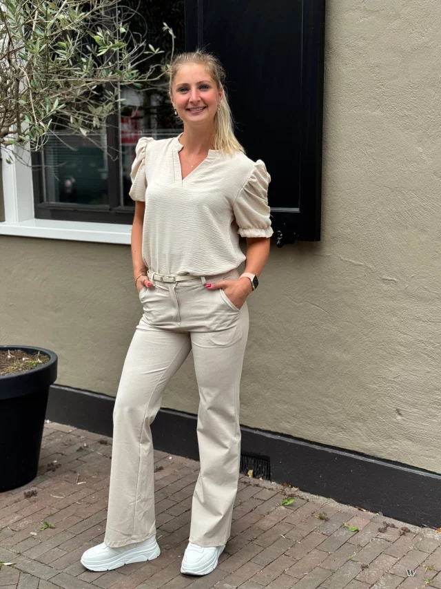Ennn... nog meer BACK IN STOCK 🤩✨ Onze broeken Loïs in het beige en taupe zijn er weer! 🥳🤍 www.trendzonline.nl/flared-broek-lois-beige
🤎 www.trendzonline.nl/flared-broek-lois-taupe