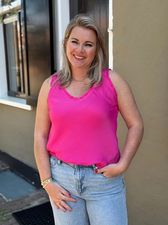 BACK IN STOCK 🥳🤩 Al onze populaire Nena tops zijn weer  terug op voorraad! Wacht niet te lang voordat ze weer weg zijn 🙈Je shopt ze hier 👉 https://ap.lc/brYdx