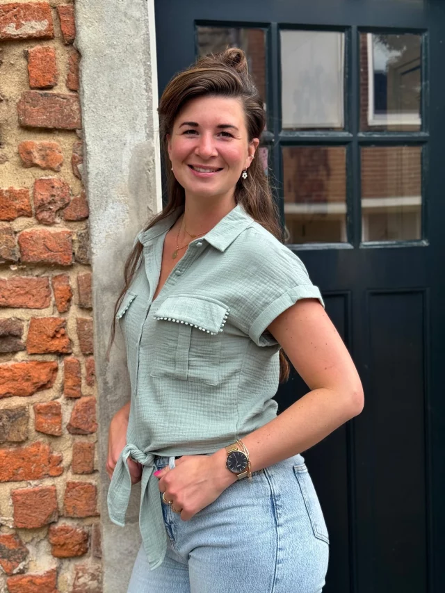 Kijk nou even hoe leuk 😍🥳 Je vindt onder andere deze te leuke knoopblousejes NU ONLINE 💃✨Neem maar snel een kijkje 👉 www.trendzonline.nl/nieuwe-collectie