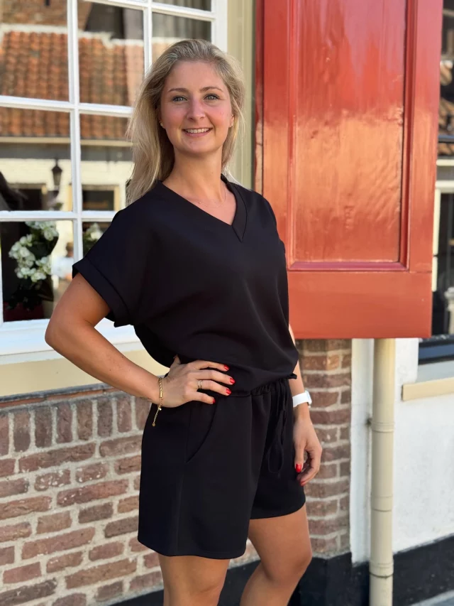 Even een overzichtje van de items die vandaag weer zijn AANGEVULD ✨😍 En je vanaf nu dus weer kunt shoppen! 💃 Wacht niet te lang want aan de productreminders te zien is er héél veel vraag naar! 🔥⤵️🤎 www.trendzonline.nl/jumpsuit-nancy-kit
🖤 www.trendzonline.nl/jog-setje-zwart
💙 www.trendzonline.nl/jog-setje-navy
❤️ www.trendzonline.nl/jog-setje-rood
👚 www.trendzonline.nl/blouse-monique-blauw
👚 www.trendzonline.nl/blouse-riv
👖 www.trendzonline.nl/flared-broek-lois-beige
👖 www.trendzonline.nl/flared-broek-lois-taupe
👗 www.trendzonline.nl/jurk-tess-panter