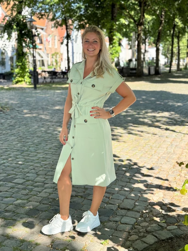 Jurkje Rebecca 😍🌞 Dit super leuke zomerjurkje shop je nu in 7 kleurtjes, online óf natuurlijk in de winkel!❤️Je vindt ze hier 👉https://ap.lc/lieQg