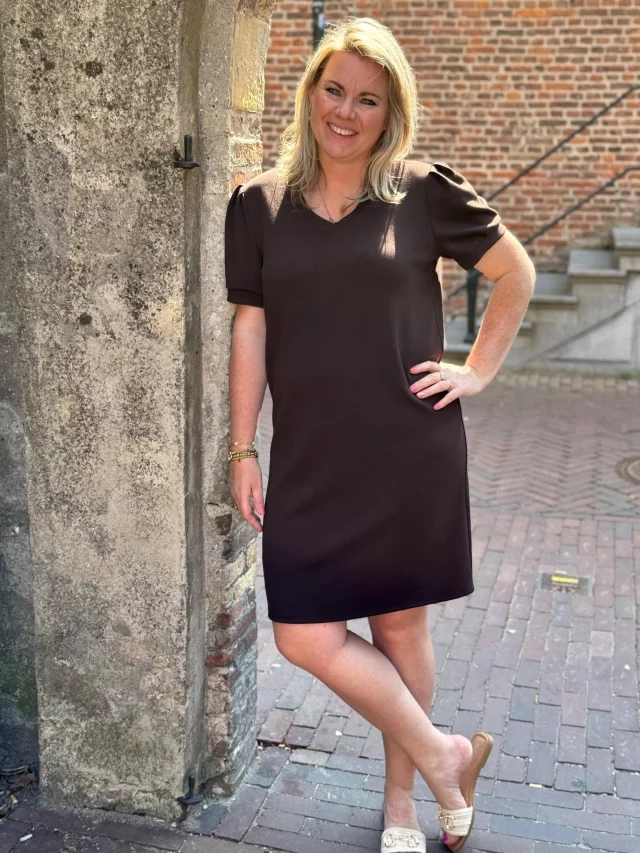 Jurk Sandra 😍 Echt een top jurkje, heerlijk zacht en makkelijk te dragen🌸🩷 Verkrijgbaar in 4 leuke kleurtjes 👉 https://ap.lc/UWRsK