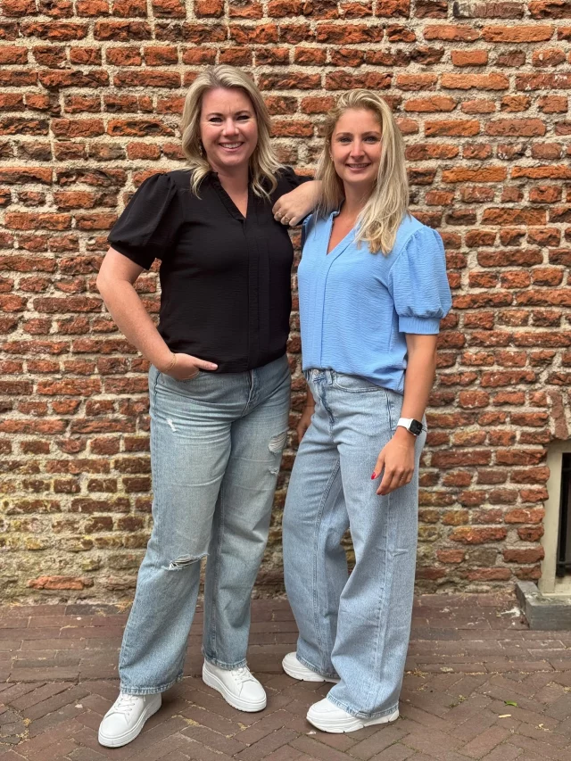 Blouse Kirsten is ook nieuw binnen 🥰 Hij is er in 6 kleurtjes en je shopt 'm voor maar €26,95 😍🥳 Neem snel een kijkje! ⤵️🛍 https://ap.lc/OTrIB