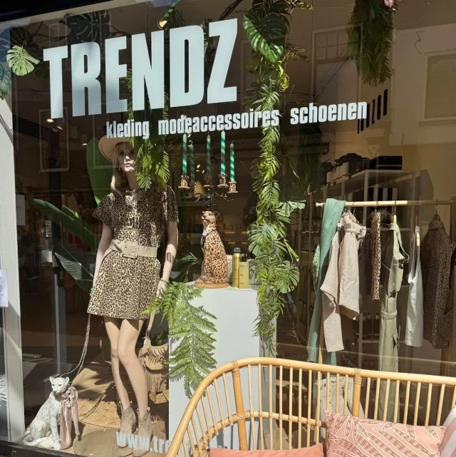 Stap jij vandaag onze kleding-jungle binnen? 🍃🐍🐒 We hebben weer zó veel leuks dus probeer maar eens met lege handen naar buiten te gaan 😏📍 Luttekepoortstraat 11&17 🛍️