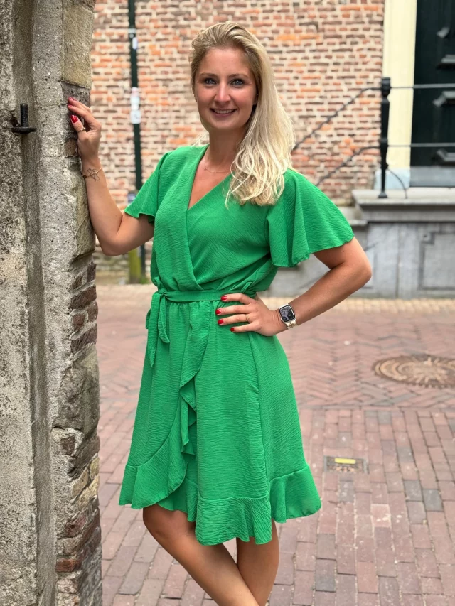 NIEUW ✨🤩 Deze mooie jurkjes Jocelyn shop je nu online voor €29,95! Rebecca draagt de S/M en Reinate de L/XL! 🤗🖤 www.trendzonline.nl/jurkje-jocelyn-zwart
💚 www.trendzonline.nl/jurkje-jocelyn-groen
💙 www.trendzonline.nl/jurkje-jocelyn-navy
