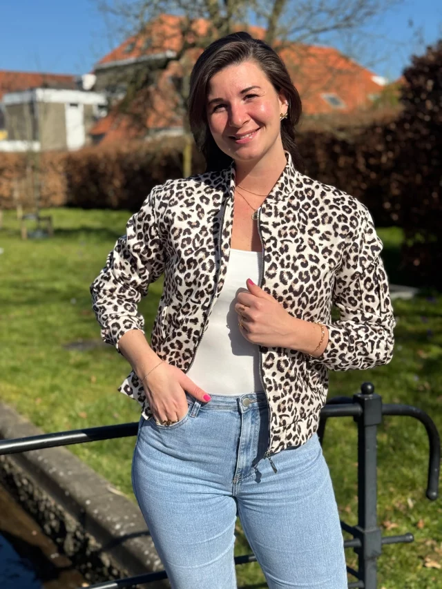 Jasje Kate panterprint shop je nu voor maar €24,95 😱🥳 Maaarrrr... ook de 2 andere printjes doen natuurlijk gezellig mee! 😜🐆 www.trendzonline.nl/bomberjasje-kate-panterprint
🖤 www.trendzonline.nl/bomberjasje-kate-print-zwart
🩵 www.trendzonline.nl/bomberjasje-kate-print-blauw
