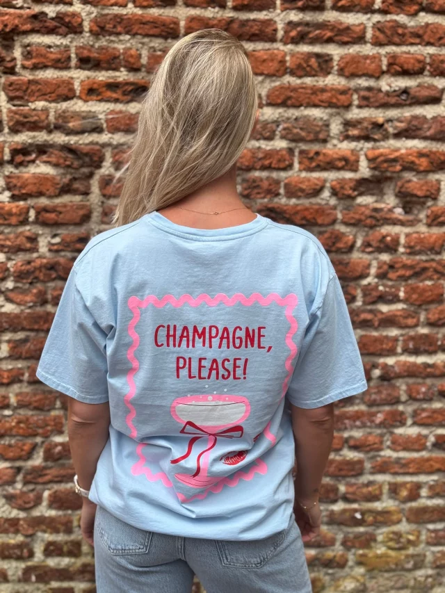 Of een shirtje met een vestje of jasje erover kan natuurlijk ook altijd! 😍🤗🛍 www.trendzonline.nl/tops-shirts