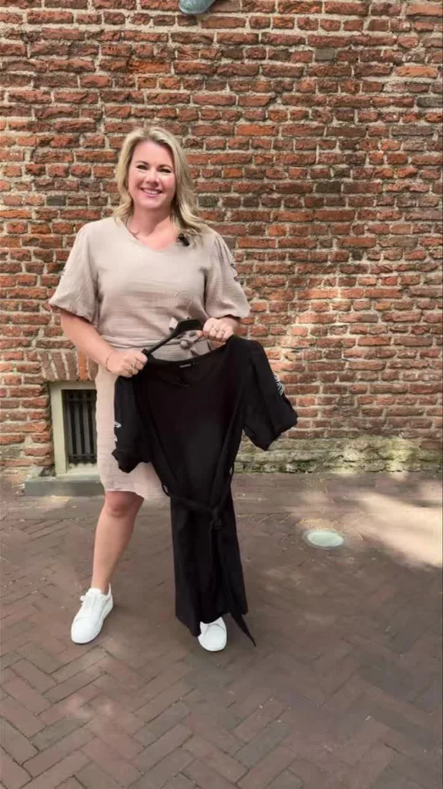 Je shopt deze geweldige jurkjes al voor €34,95 😍 En dit weekend verzenden we ze ook nog eens gratis! 🫣 Gebruik de code TRENDZ bij het afrekenen 😘🛍️ www.trendzonline.nl/nieuwe-collectie