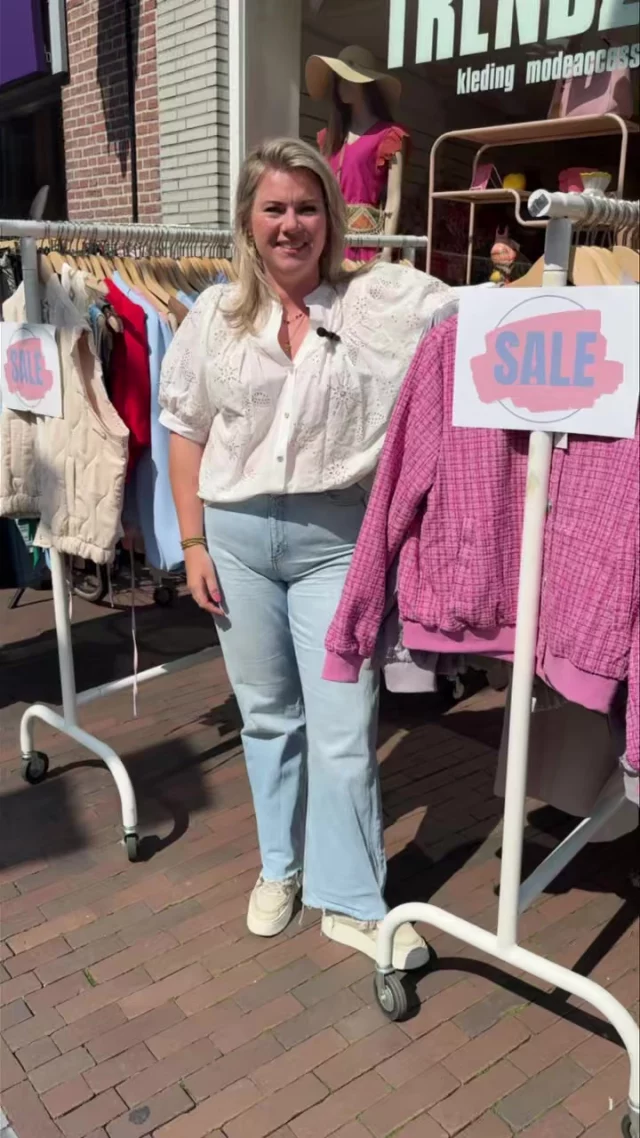 Het zijn de Aaltjesdagen in Harderwijk! 🥳☀️ Heel veel gezelligheid in de stad en de leukste kortingen op onze SALE-rekken buiten 😏 Dus kom gezellig langs! Zien we jullie morgen? We zijn er vanaf 09:30 😘📍 Luttekepoortstraat 11&17