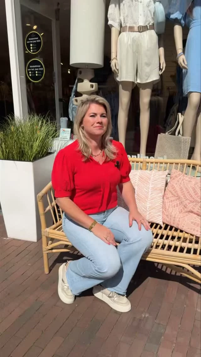 Reinate laat jullie weer even een deel van onze leuke winkel zien 🌸💖 Heb jij al iets leuks gezien? We staan vanaf 09:30 uur voor jullie klaar! 😘 En… we hebben heel veel leuke SALE-rekken buiten staan voor de Aaltjesdagen in Harderwijk! 🥳