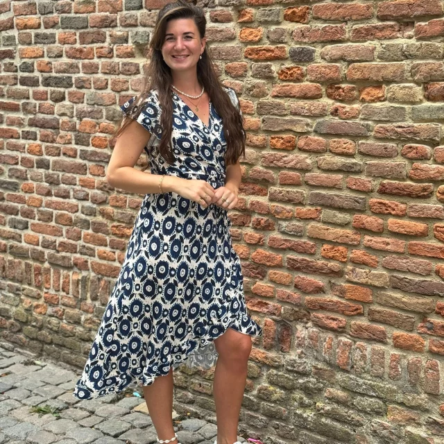 WAUW! 😍 Jurkje Lucy is er in twee leuke kleurtjes en helemaal zomer-proof! 😎✨ Tof boven een paar sandaaltjes of sneakers!#jurkjes#trendz#shoppen
