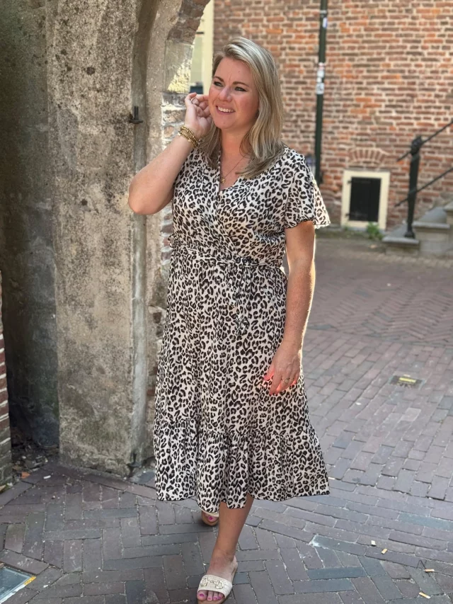 VERRASSING!!🥳🤩 We zijn achter de schermen weer heel druk met een nieuwe fashion drop die VANAVOND OM 19:00 online komt🤩 We hebben weer zulke leuke items, hier vast een kleine sneak peek🫶🌸 Zet je alarm en mis het niet!👉 https://www.trendzonline.nl/nieuwe-collectie/