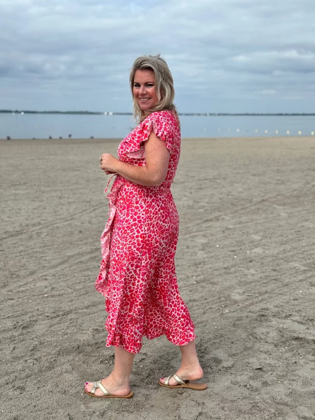 WAUW!! 🤩 Deze jurk liep zo hard, maar hij is weer terug op voorraad!💃🫶 Zorg dat je er snel bij bent!⌛️👉 https://www.trendzonline.nl/jurk-else/