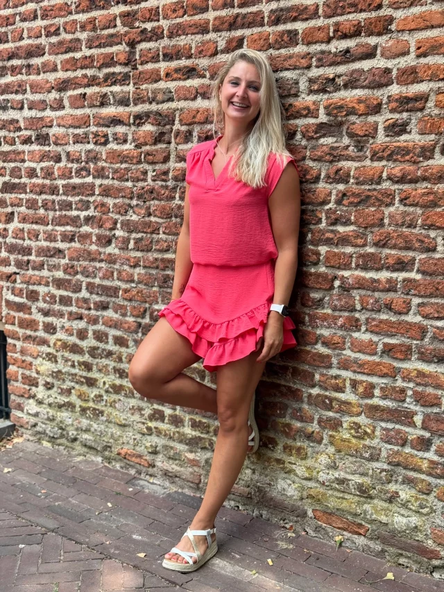 MIX & MATCH🩷Hoe leuk zijn deze sets?! 😍 Gecombineerd lijkt het net een playsuit, maar je kunt de top bijvoorbeeld ook leuk combineren met een spijkerbroekje of de skort met een leuk shirt💕 Los van elkaar te bestellen via de linkjes hieronder⬇️Top👉 https://ap.lc/fpPGy
Skort👉 https://ap.lc/pBzpo
