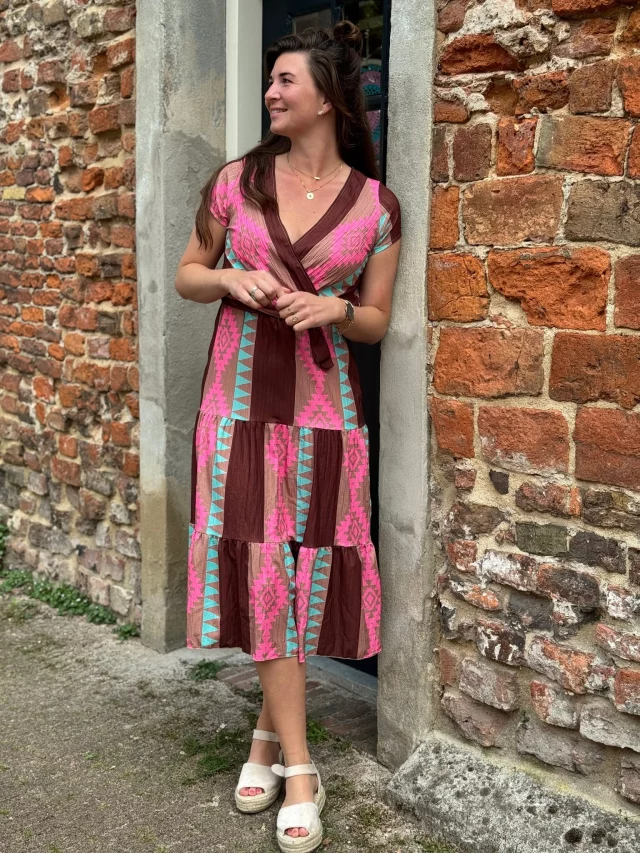 Met dit weer wil je toch alleen maar luchtige jurkjes aan? 😎☀️ Hier even een compilatie van onze héérlijke jurkjes 🤩 Je shopt ze allemaal hier 👉 https://www.trendzonline.nl/jurken/