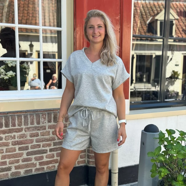 Onze jog-sets zitten ontzettend lekker!  Echt zo'n setje die je elke keer weer als eerste uit de kast pakt.#gratisverzending#kortingscode#trendz