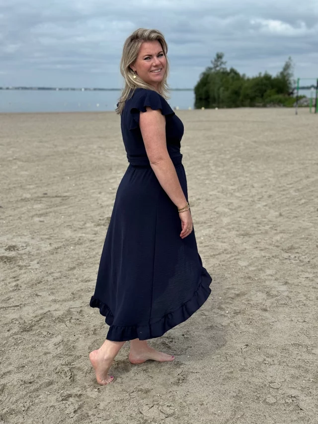 Het is perfect strandweer vandaag!☀️🌊 En kijk eens hoe heerlijk deze jurkjes zijn voor een stranddagje! 🤩 Zo over je bikini en klaar!🫶🩷 Shop ze online⬇️Zomer jurken 👉 https://www.trendzonline.nl/jurken/