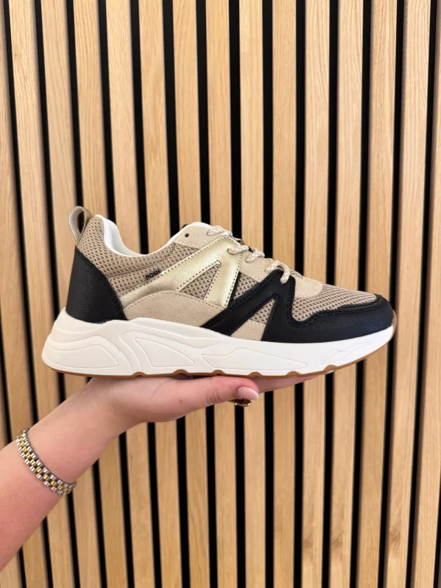 In de FASHION DROP van 19:00 vindt je ook deze geweldige nieuwe sneakers van Poelman👟🌸 Zet je wekker m 19:00 en check onze nieuwe collectie! 🌸🫶